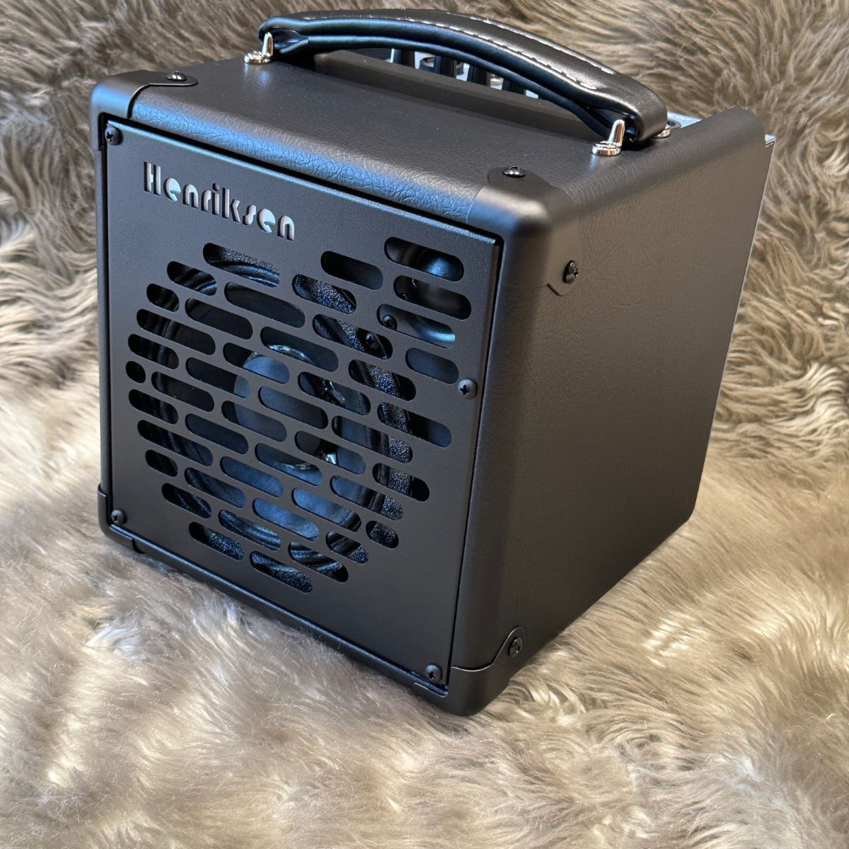 HenriksenThe Blu SIX