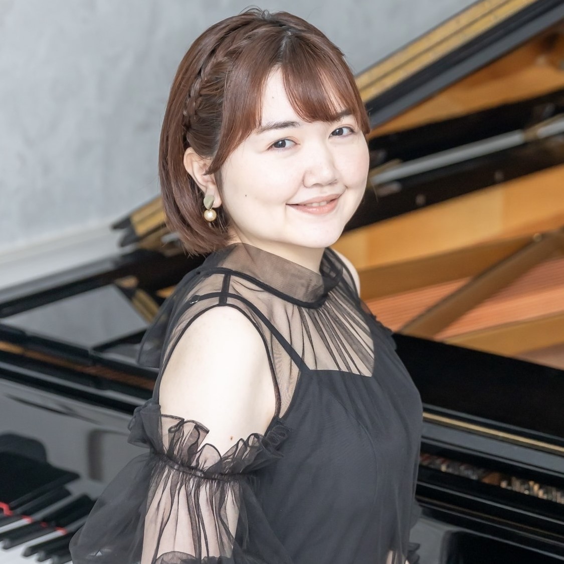 山本　彩香（やまもと　あやか）