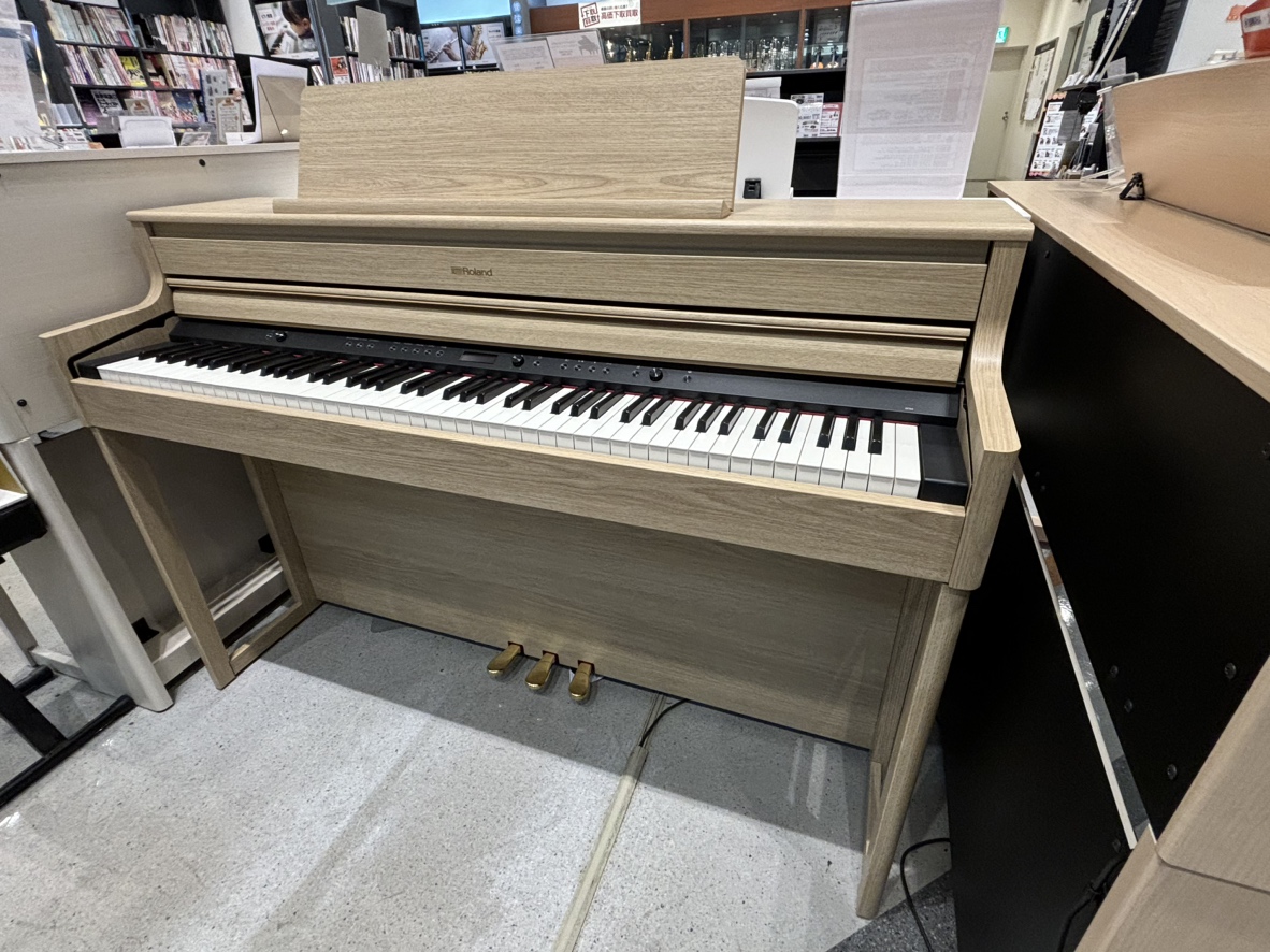 RolandHP704