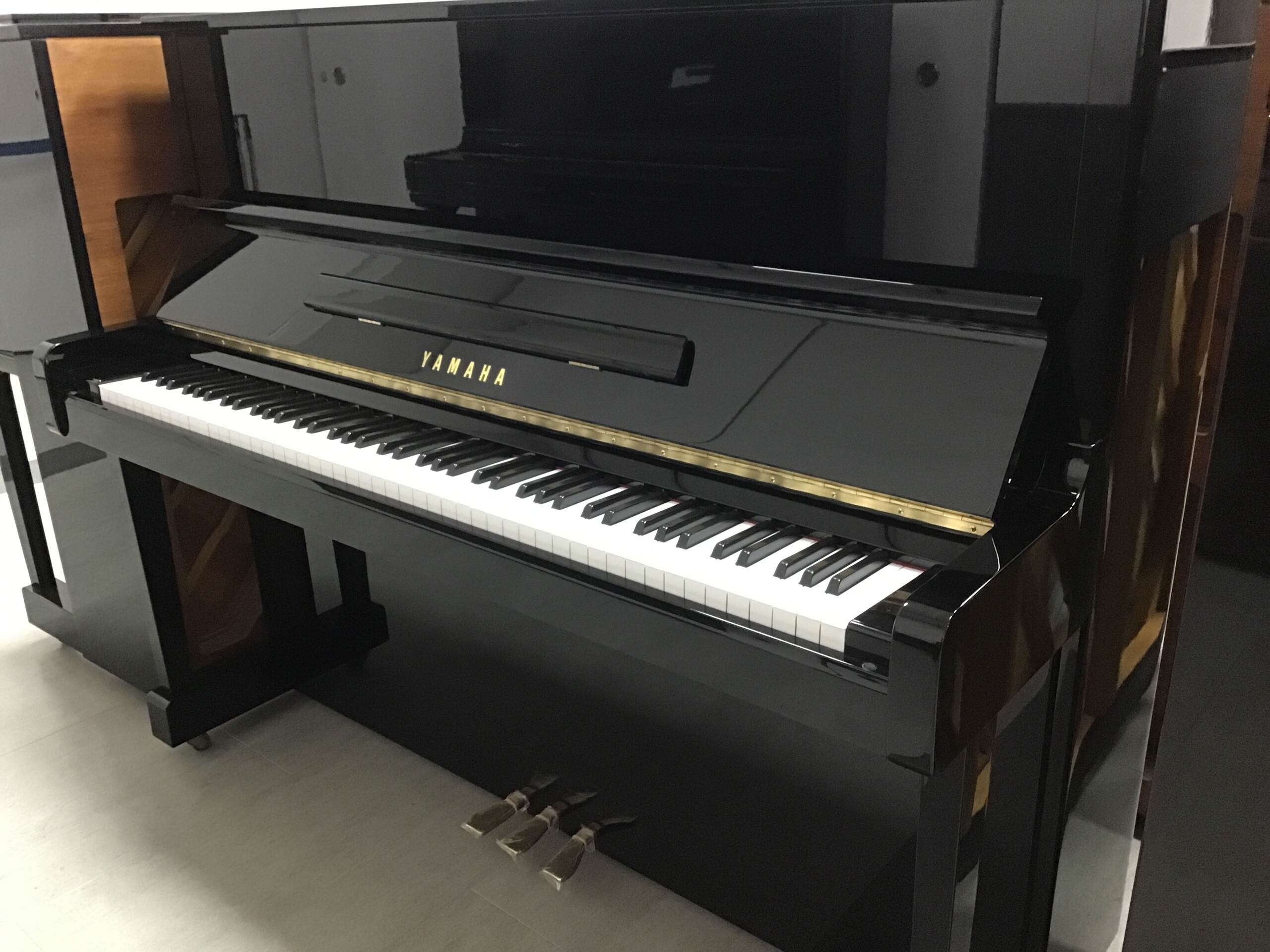アップライトピアノ/中古YAMAHA　MC10BL【ご成約済み】
