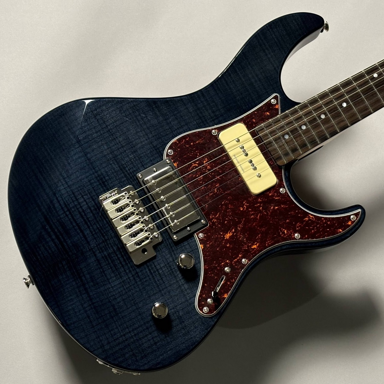 YAMAHAPACIFICA611VFM Translucent Black【現物画像】