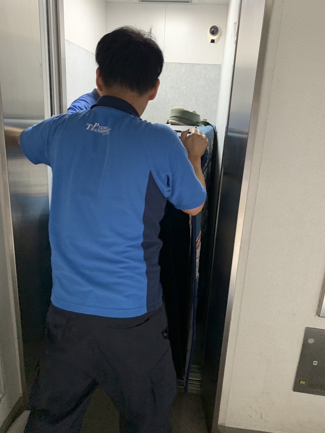 6人乗りのエレベーターです。