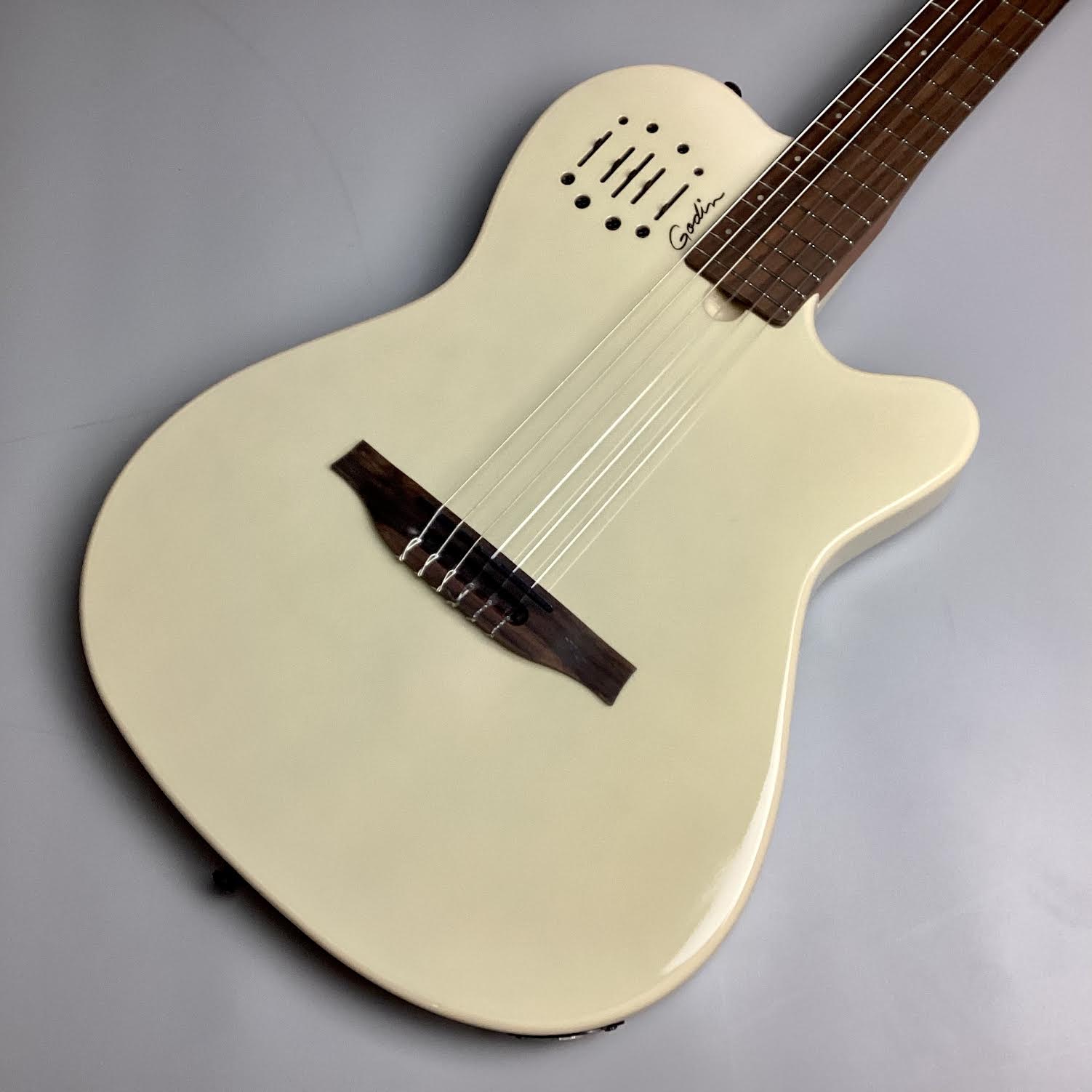 最強のエレガット『Godin Multiac Mundial』全機種展示しています