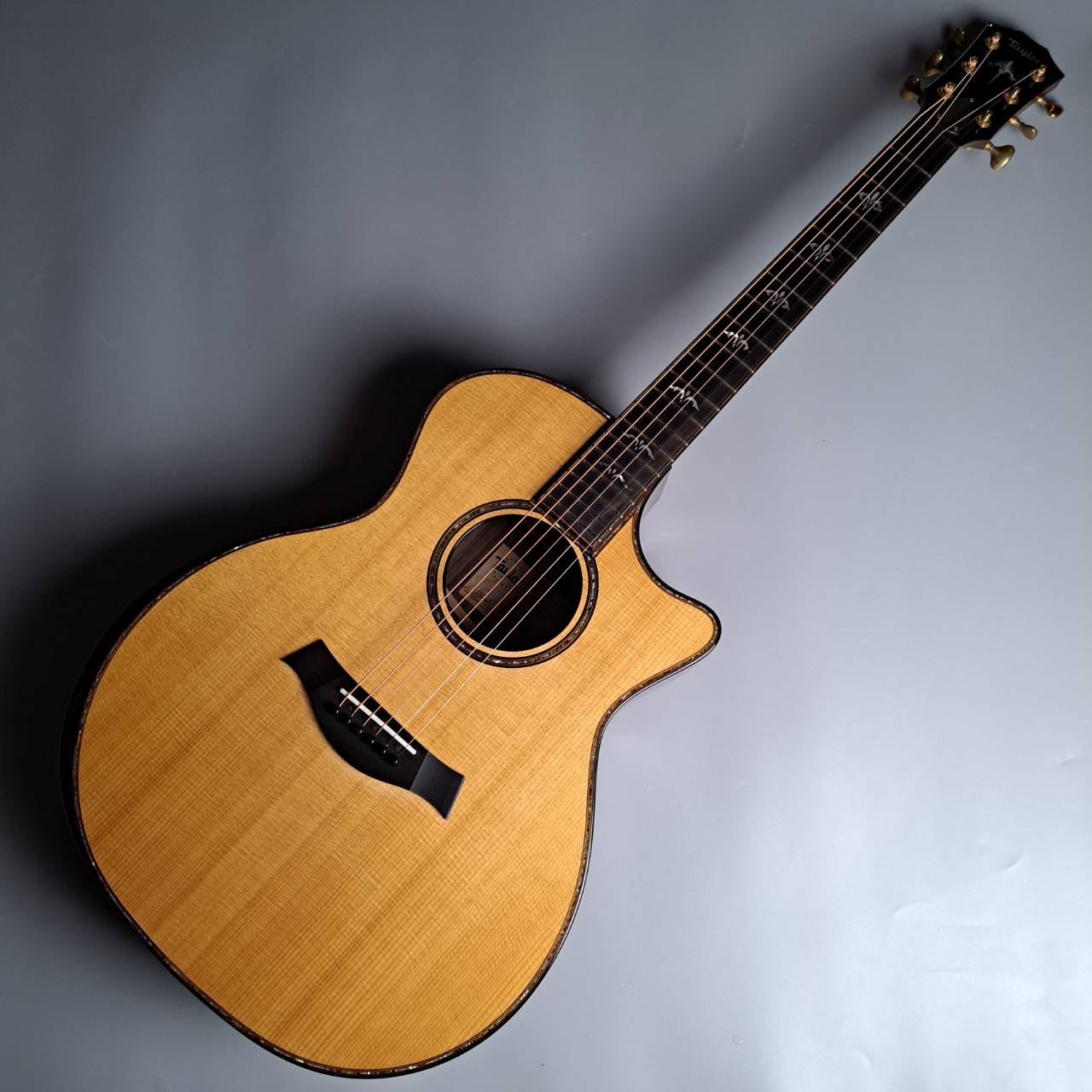 Taylor 【中古】914ce V-Class
テイラーのフラッグシップモデル！状態良好な中古ギターとなります！
税込販売価格￥598,000