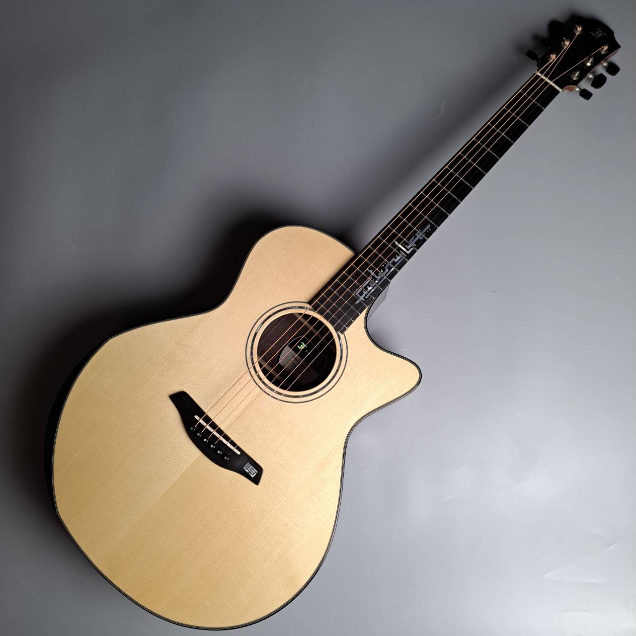 FURCH FG02 MOROHA UK Model
先日活動休止を発表したMOROHAのUKモデル第二弾！
税込販売価格￥638,000
