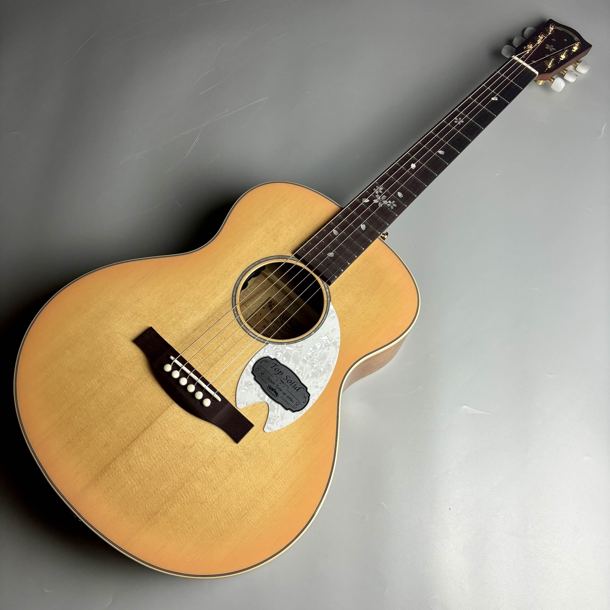 Headway HTJ-SAKURA
Japan Tune-up Series 初の桜モデル。『HTJ』（タイニージャンボ）シェイプは新たに採用されたコンパクトなボディシェイプです。
税込販売価格￥118,800 