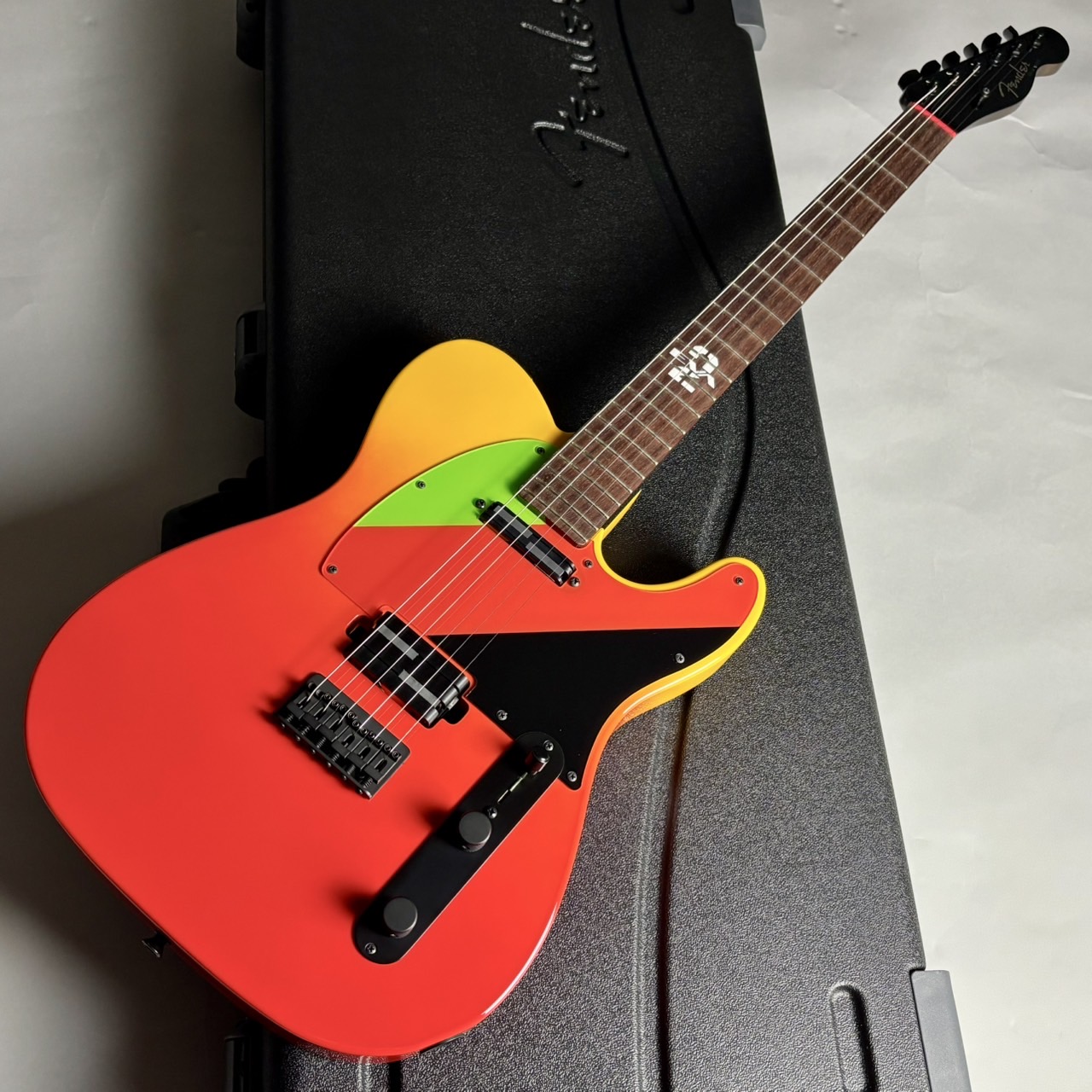 Fender・2020 EVANGELION ASUKA TELECASTER
税込販売価格￥698,000
「シン・エヴァンゲリオン劇場版」の公開を記念して2020年に数量限定生産された日本製Fenderのアスカテレキャスターが美品の中古で入荷！