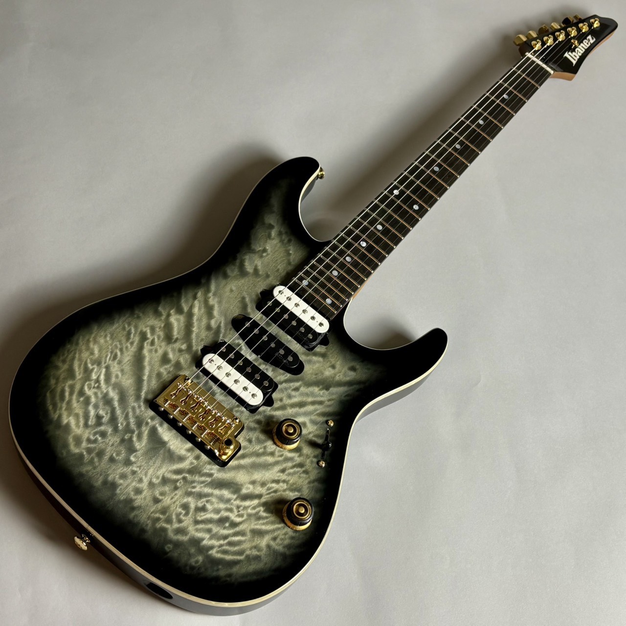 Ibanez・AZ47P1QM
通常税込販売価格￥236,500→アウトレット税込価格￥218,000
幅広いジャンルに対応できる万能志向のAZ Premiumシリーズに属する高パフォーマンスモデル！