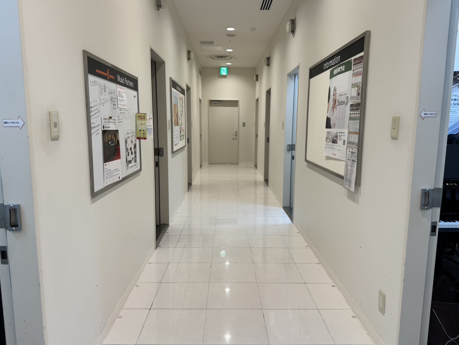 ご試奏の際は個室防音室での試奏が可能です（11部屋、要予約）。
静かな環境でゆっくりとギターをお選びいただけます。
（レッスン状況によりご利用できない場合がございますので、担当スタッフまでお問い合わせくださいませ。）