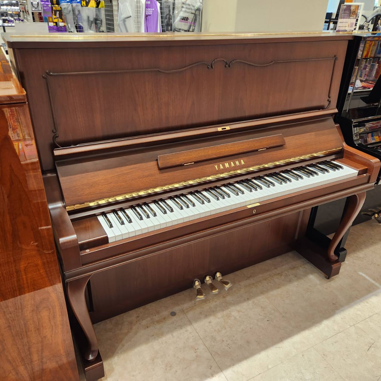 YAMAHA　UX50WnC【1989年製】

販売価格：￥935,000
購入特典：選べるトップカバー・ピアノ椅子・インシュレーターor敷板・お手入れセット