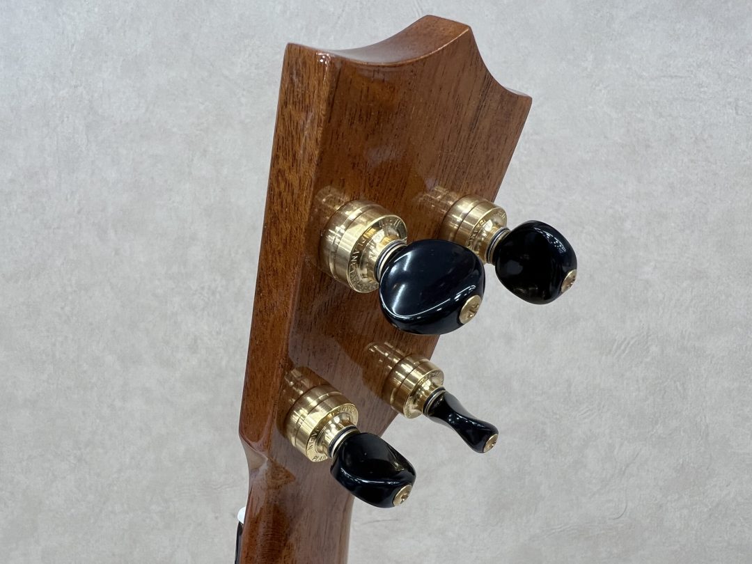 ペグは日本製Gotoh UPTをしようしております。