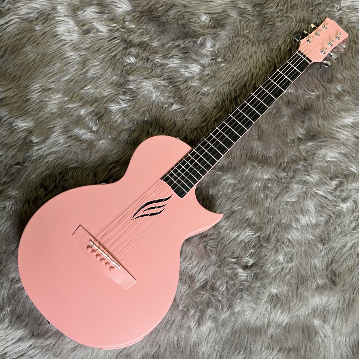 フルカーボンでエフェクトもかけれるミニギター、ENYA NOVA GO AIのご