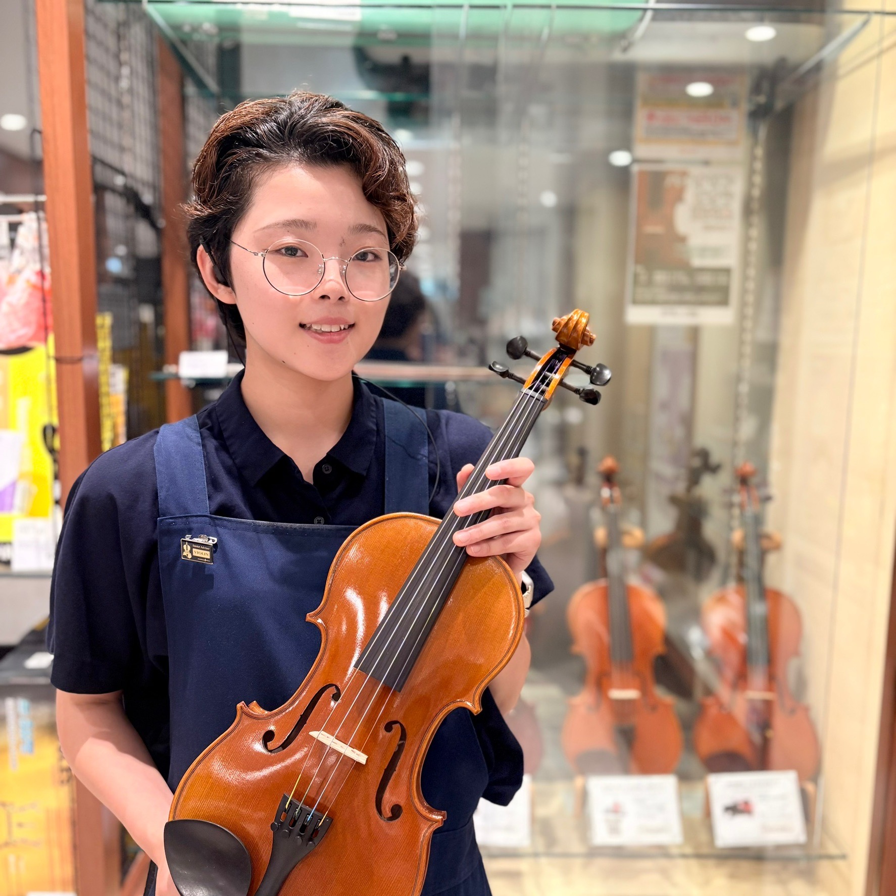弦楽器上級アドバイザー
星合華緒（ほしあいはなお）

お客様の音を聴きながらひとりひとりに合った一台を。楽器・弓の選び方、肩当のフィッティングなど
お客様お一人お一人のお悩みに寄り添いながら「これがいい！」と気に入って頂ける楽器をご案内いたします。