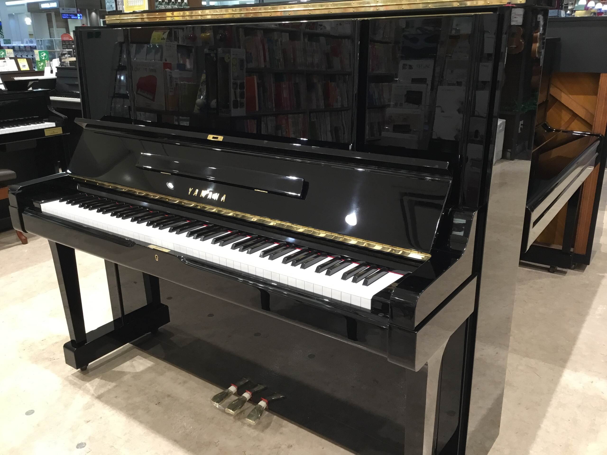 中古アップライトピアノYAMAHA　UX３