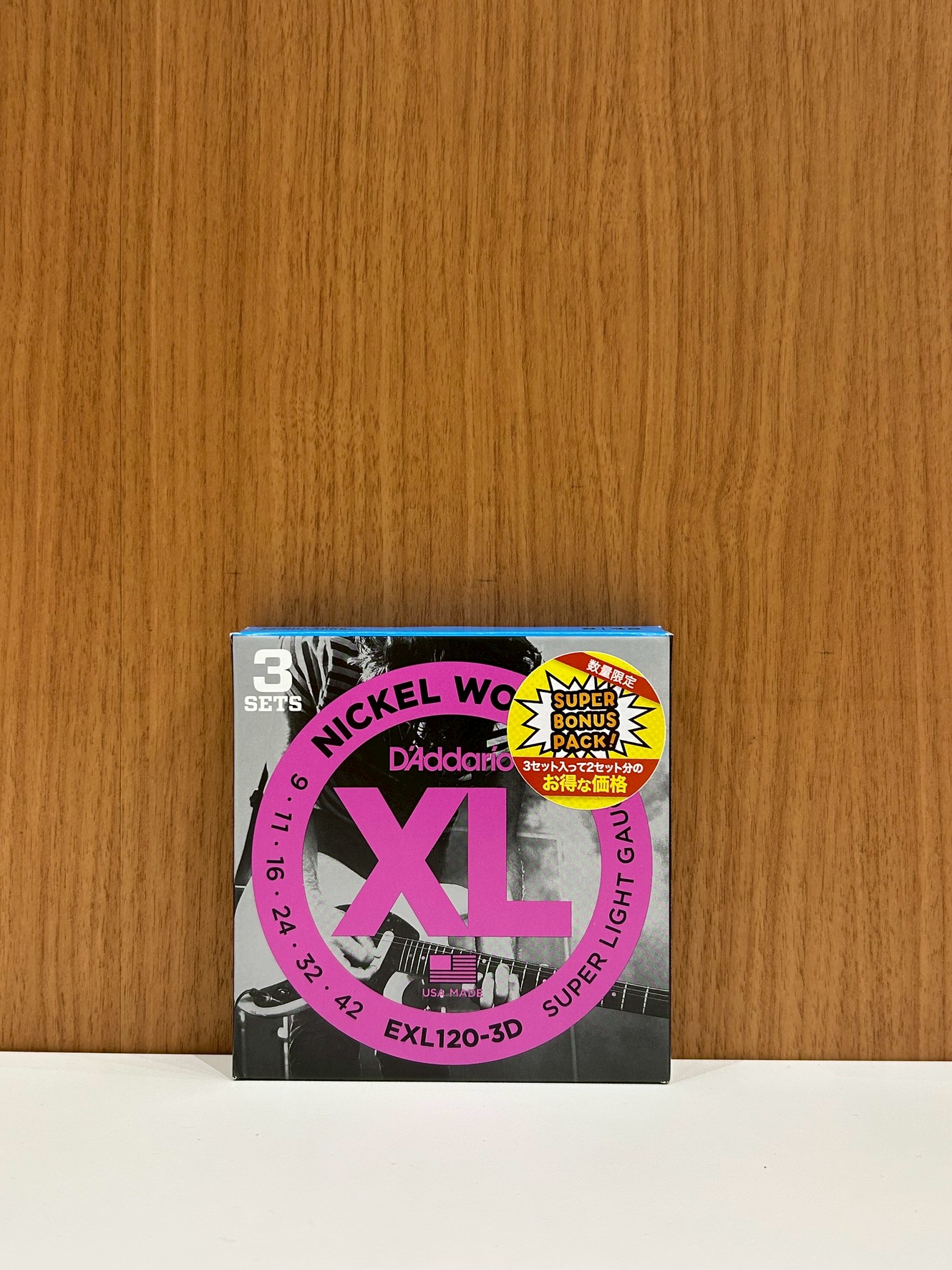 ● ダダリオ EXL110（09-42）
【こんな方におすすめ】
・弾きやすさを重視したい初心者の方
・細めの弦でテクニカルなプレイをしたい方
・指板全体を素早く行き来するフレーズを多用する方
￥2,380(税込)
