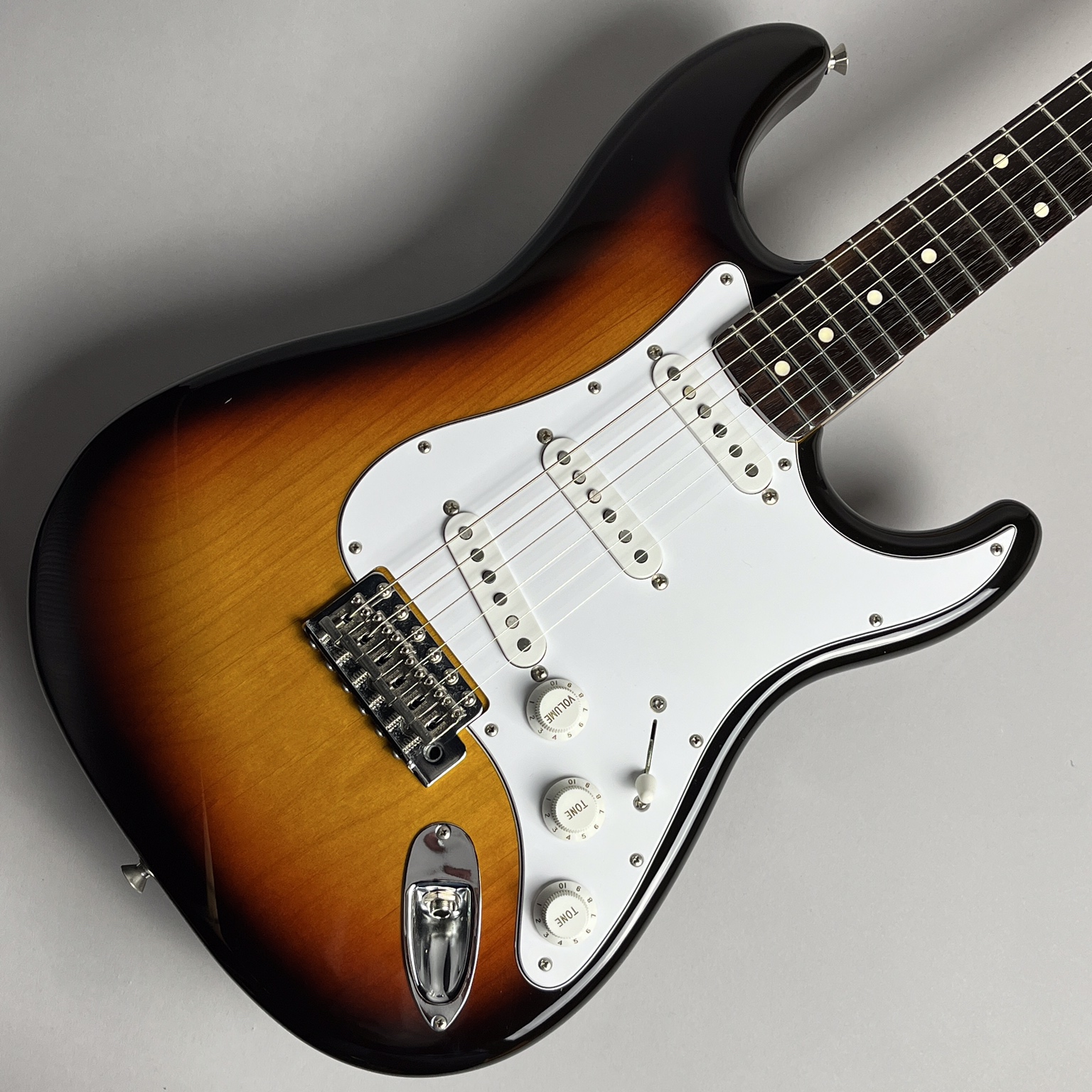 Fender JapanST62M-US 3TS ミディアムスケール