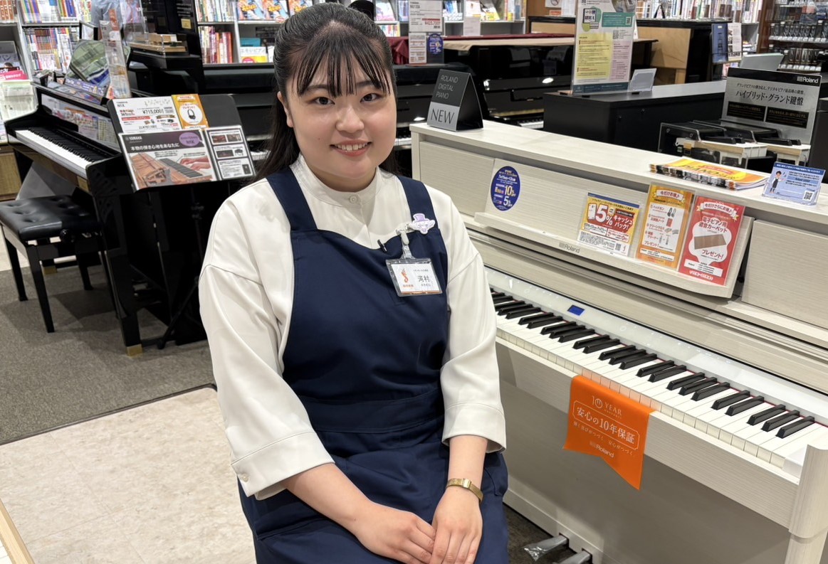演奏はピアノアドバイザーの河村です！