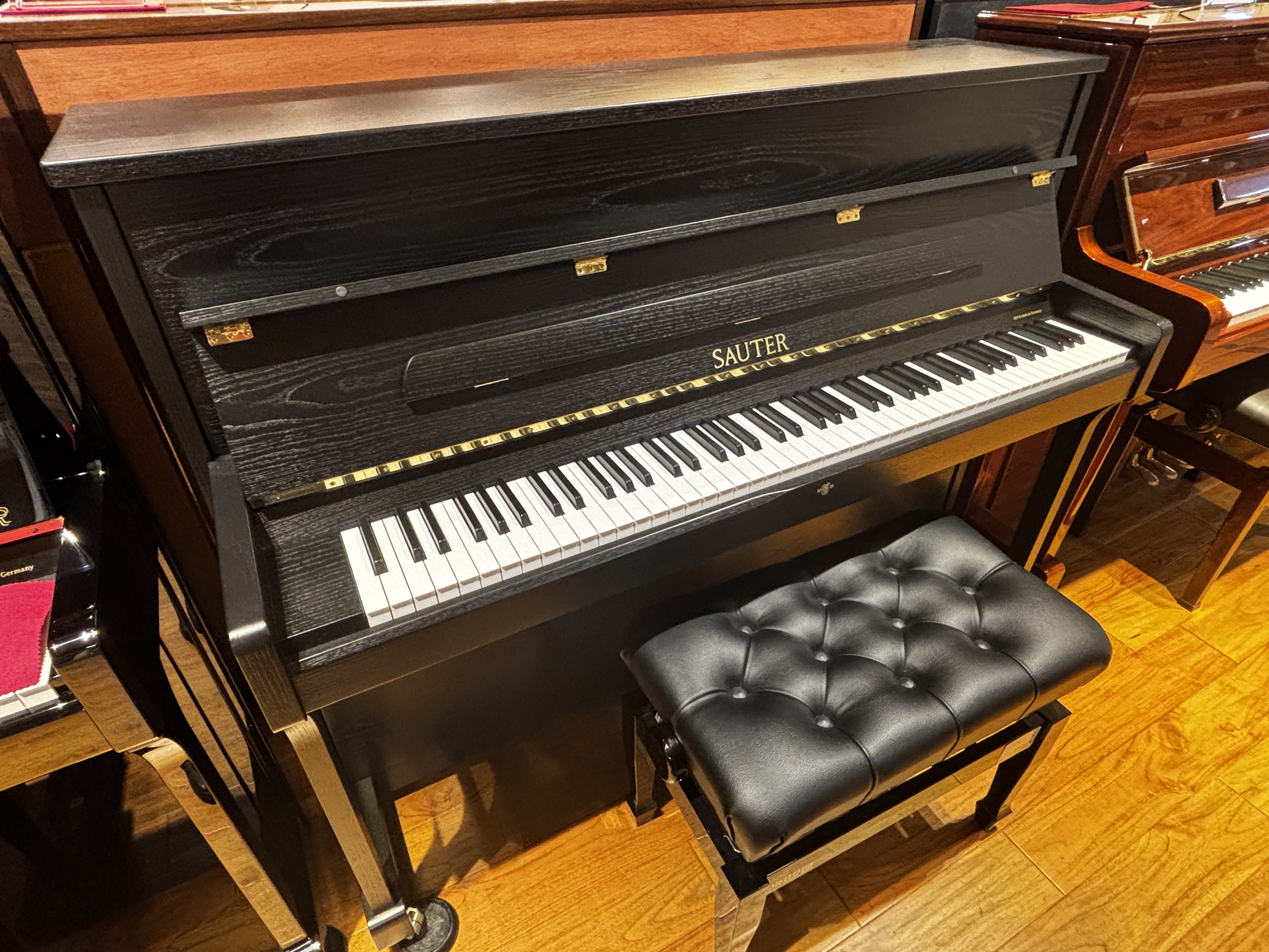 新品アップライトピアノCarus 114