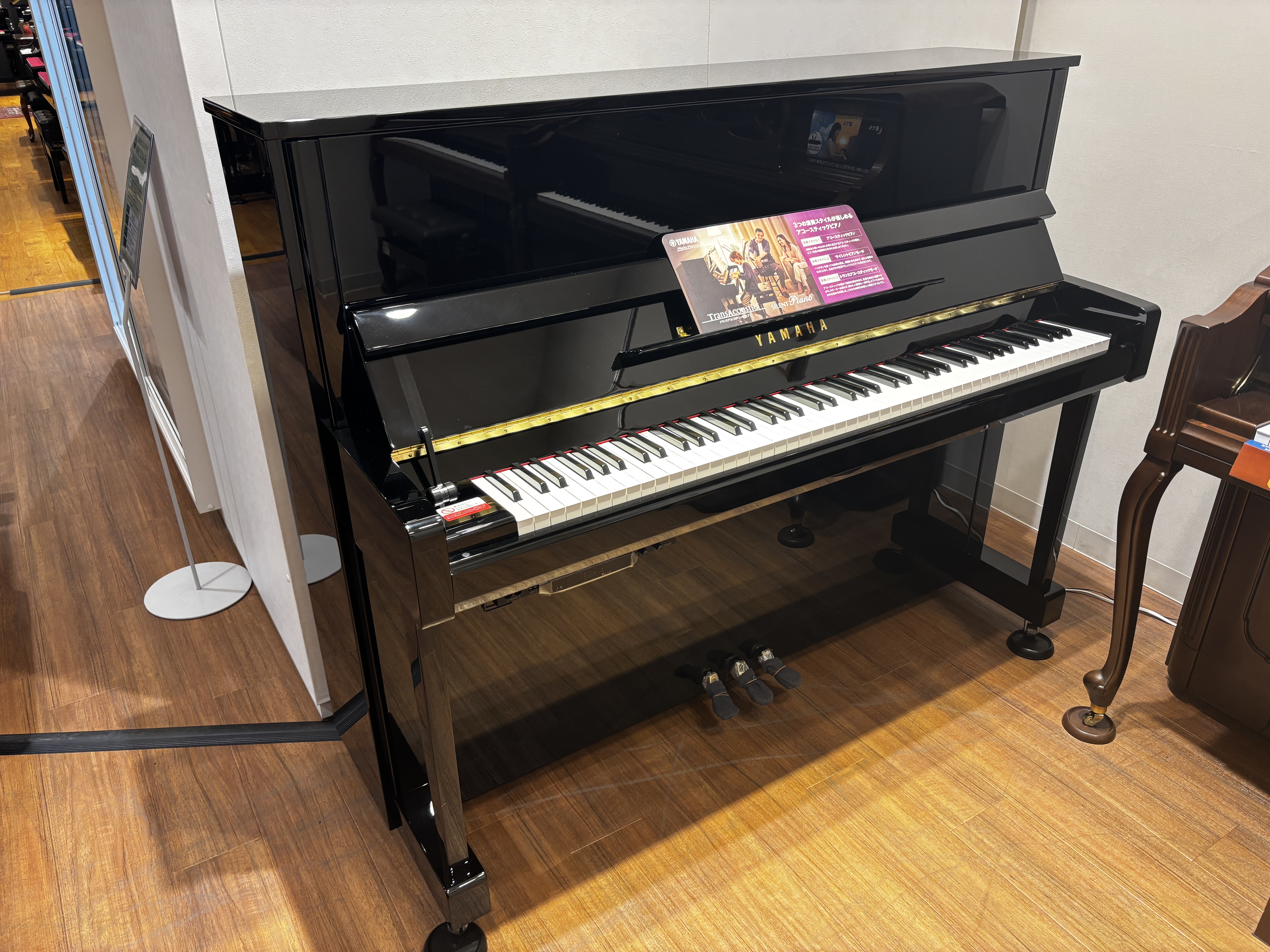 新品アップライトピアノ消音付きb121SC3 展示品1台限り