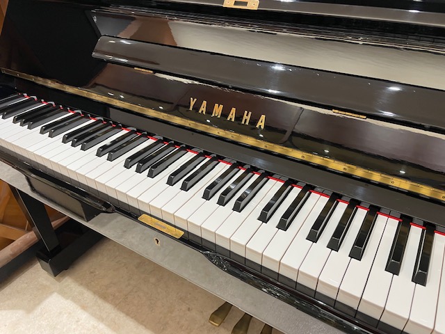 中古アップライトピアノYUX　鍵盤