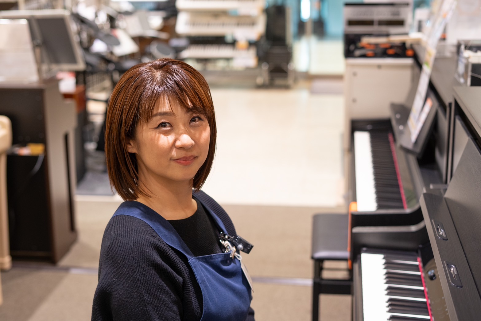 大東（だいとう）
ピアノ上級アドバイザー
お子様のレッスンにお使いになるピアノのご相談は私にお任せ下さい。
音大出身でピアノを教えていた経験もあります。大学生、高校生、小学生の三児の母。末っ子は当店のピアノスクールに通いだしてもう5年！子育てのお悩みもお話ししましょう♪アコースティックピアノをお探しのお客様のご相談ももちろん承ります。