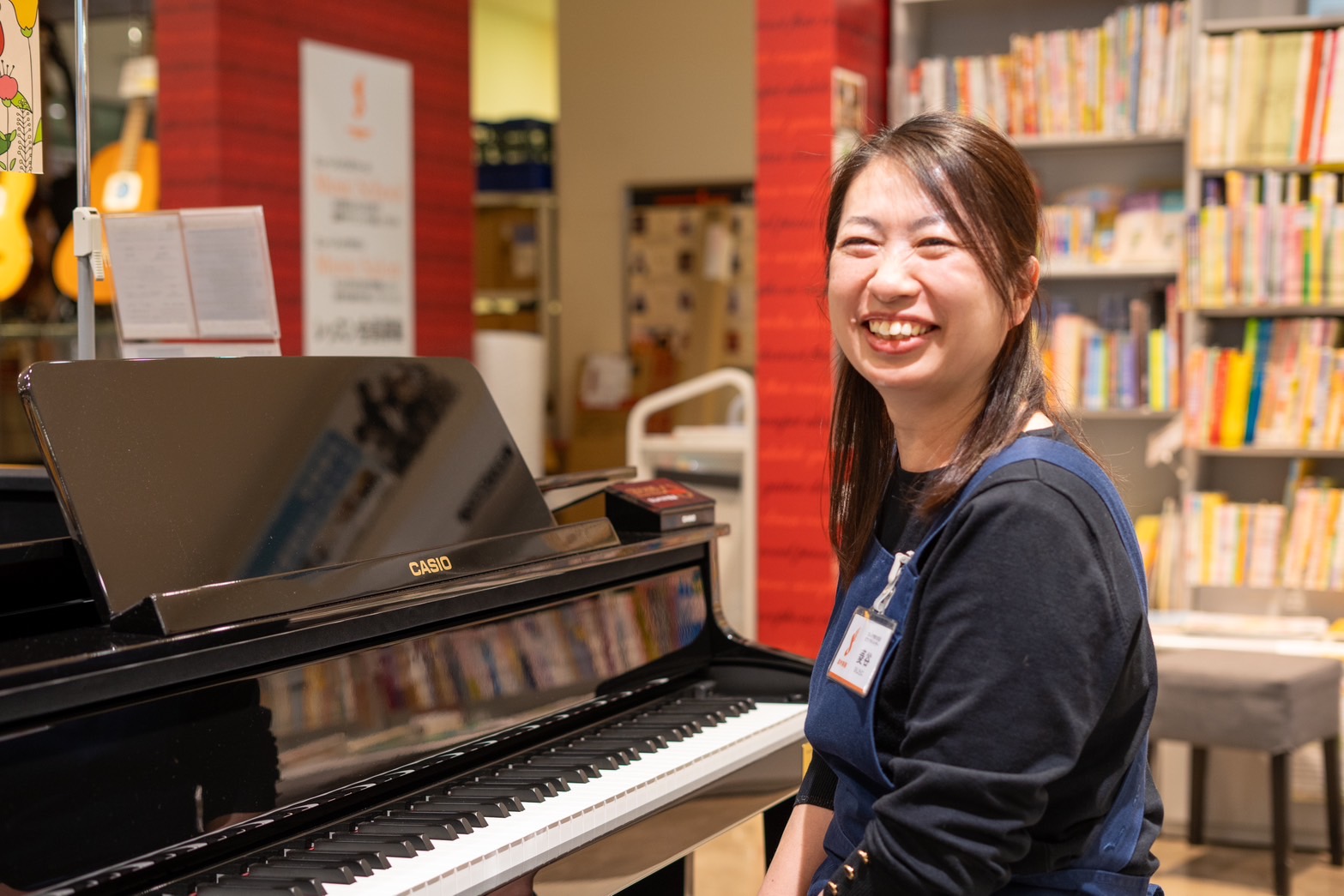 菱谷（ひしたに）
ピアノ上級アドバイザー
音楽が大好きで、ピアノのことについてもっと知りたいという方のお手伝いができたらと思っています。まだまだ勉強中の部分もありますが、どんな些細なことでもお気軽にご質問ください。
お客様のニーズに合わせて、ぴったりのモデルを一緒に見つけられるようサポートさせていただきます。ピアノ選びは迷う事もあるかと思いますが、安心してご相談いただければ嬉しいです。