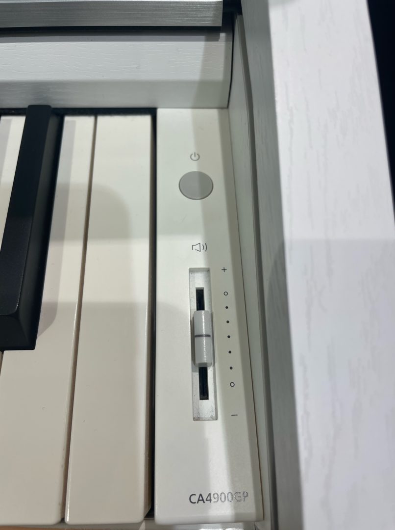 電源・ボリュームの操作もシンプル。