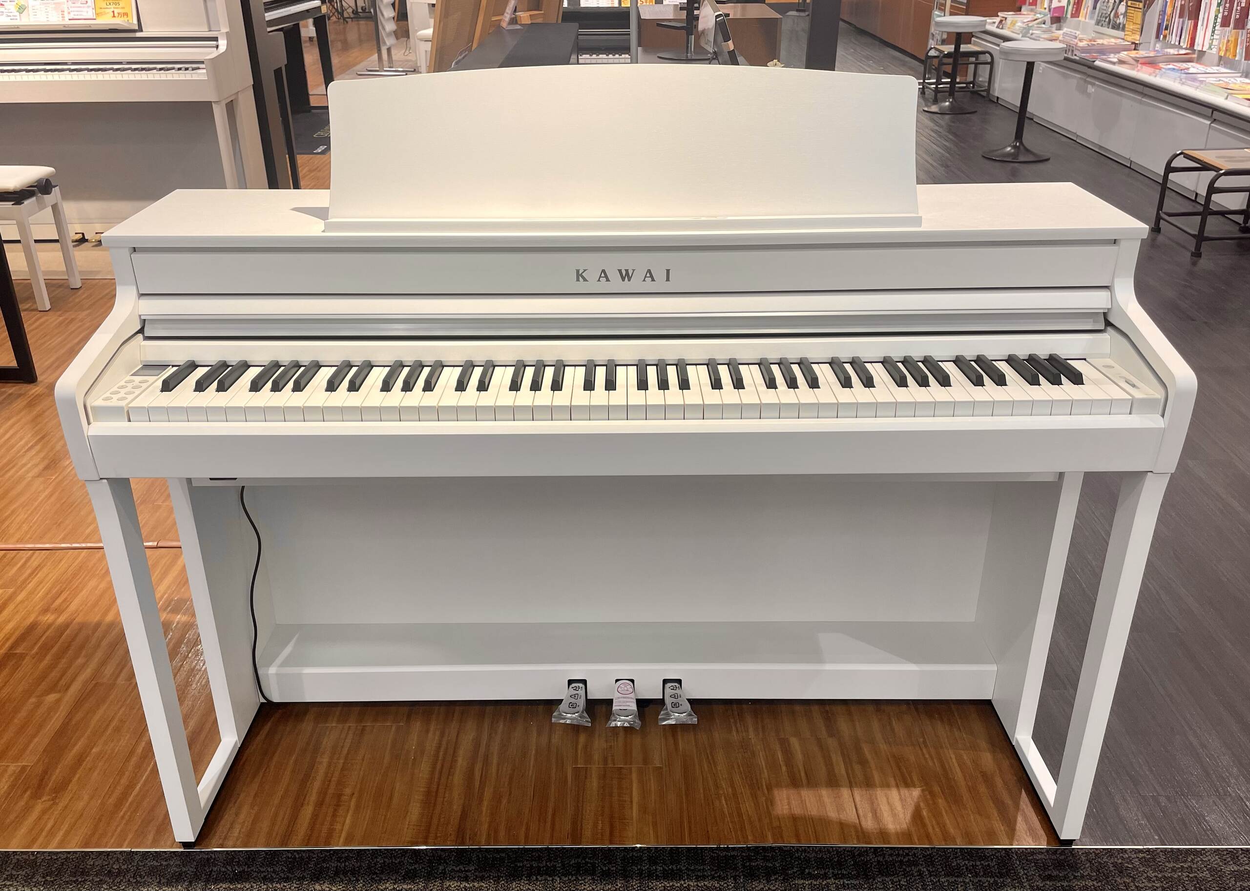 KAWAI／SCA401（CA401）
木製鍵盤・４スピーカー
￥209,000
