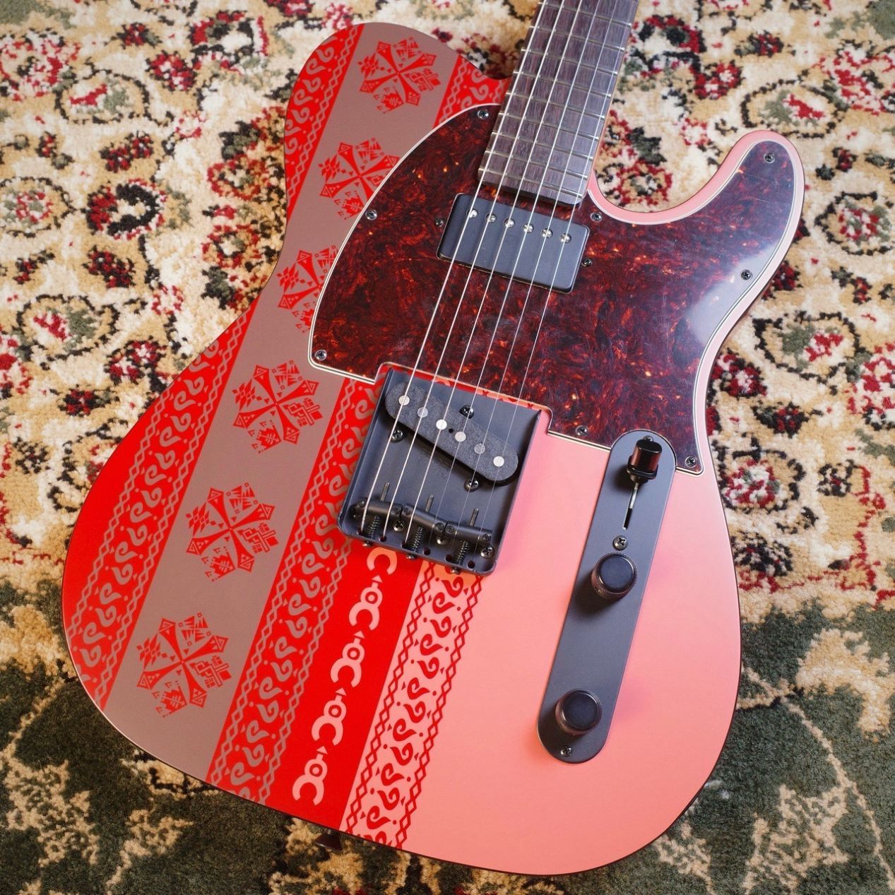 新品Fender Monster Hunter Rathalos Telecaster Rosewood Fingerboard Rathalos Red 