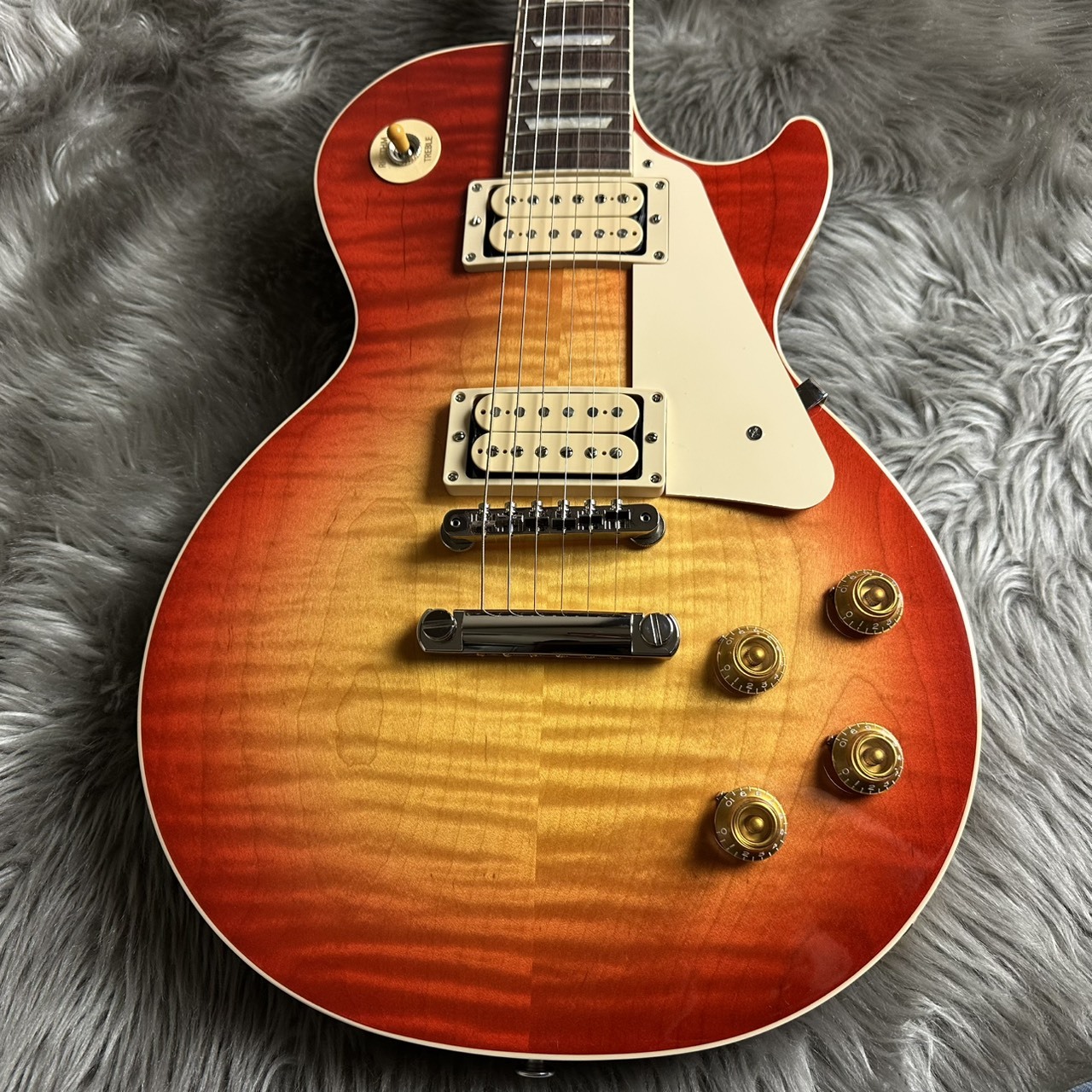 【新品】
Gibson Les Paul Standard 50s Double Trouble Vintage Cherry Sunburst【木目良個体】【現物画像】

￥354,200 