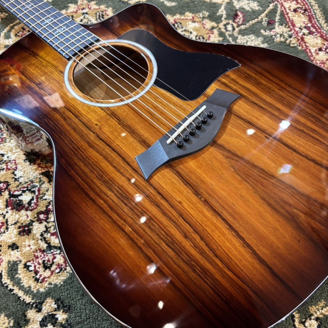 【新品】
Taylor 224ce-K-DLX

￥299,900 