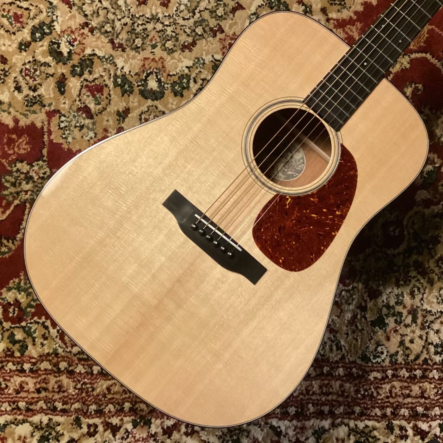 Collings : D1

ハイエンドギター界の中でも人気の高い、Collingsより豊かなサウンドと倍音が魅力的なD1が入荷！