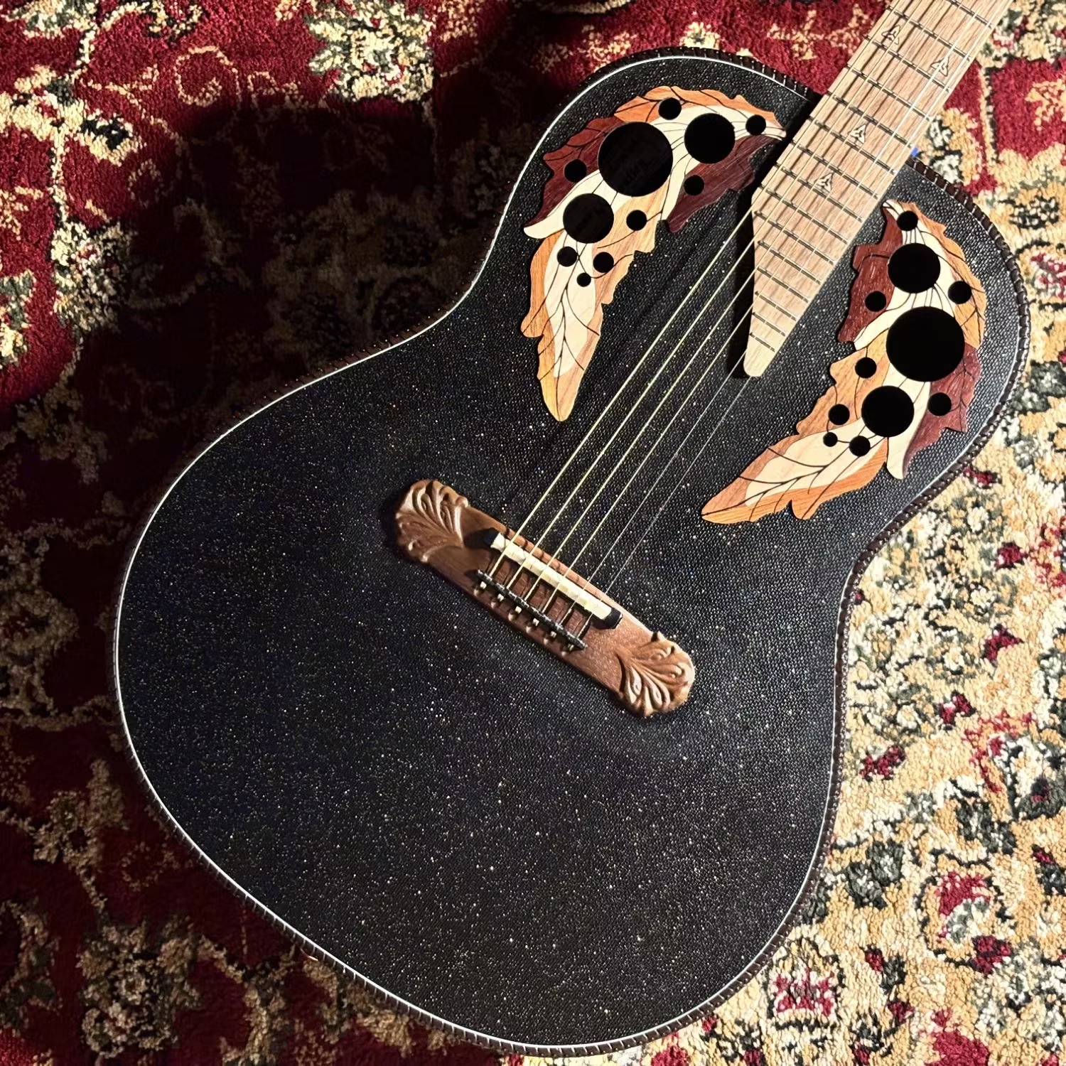 Ovation : ADAMAS 1687GT-5

2014年に惜しまれつつ一度は閉鎖した米国コネチカット州ニュー・ハートフォードのオベーション・ファクトリーが再始動！