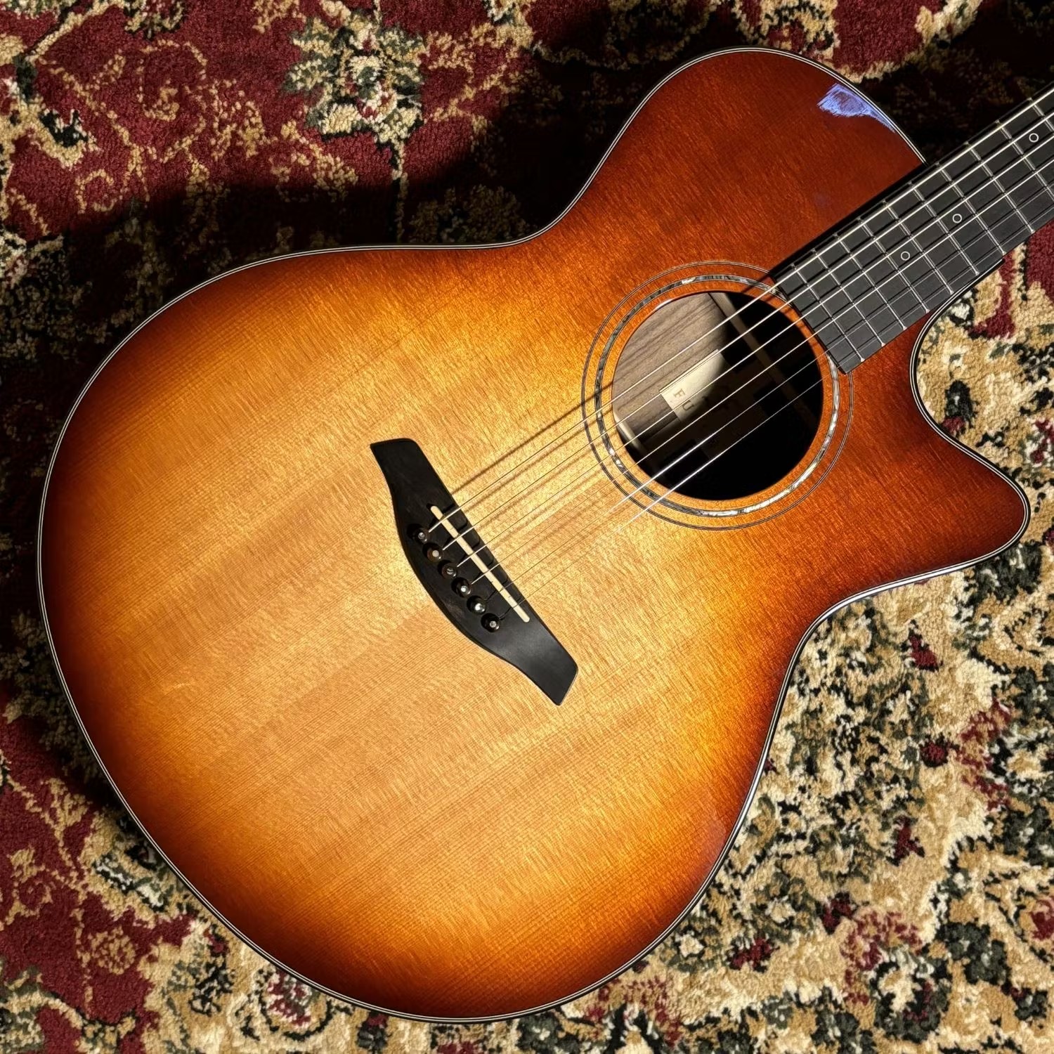 FURCH : Yellow Gc-SR RedSnbrst

これがフォルヒ？？
幻のサンバーストカラー！！人とは違ったギターをお探しの方に！！
