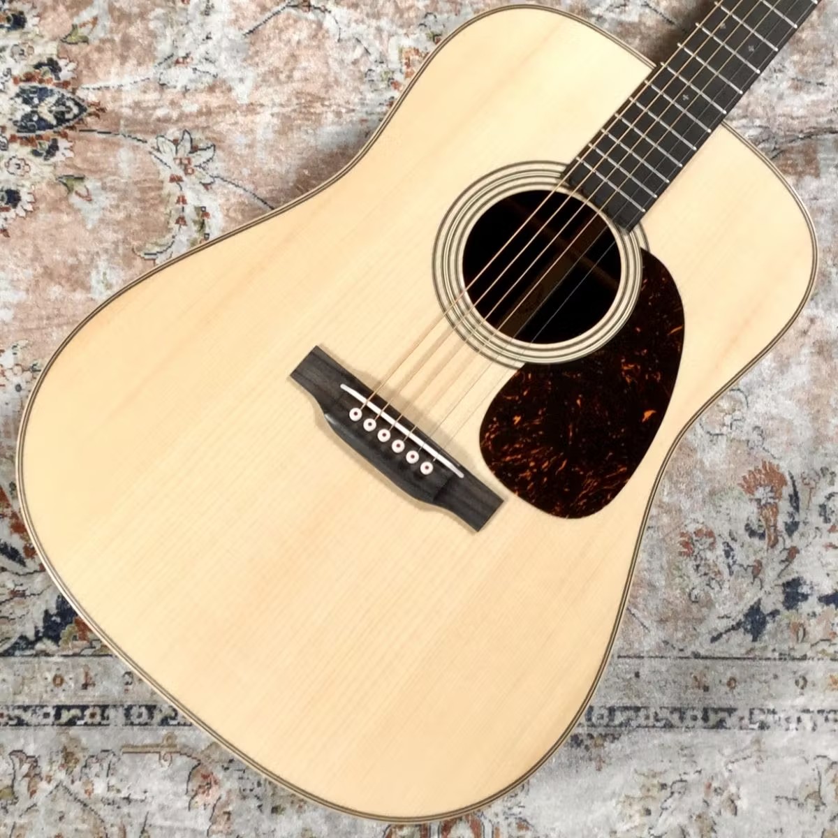 Martin : CTM D-28 C22059194

ファクトリーツアー参加ディーラーだけがオーダー可能なカスタムショップ製！