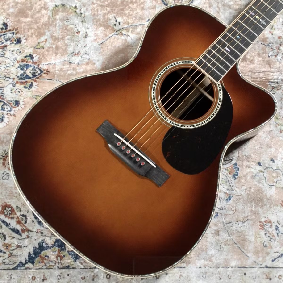 Martin : CTM OMC-41 Adirondack

ファクトリーツアー参加ディーラーだけがオーダー可能なカスタムショップ製！