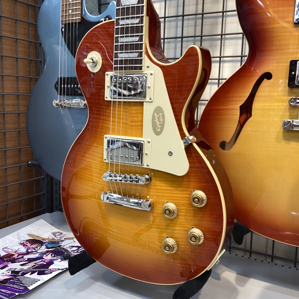 Epiphone LP STD 50s Figured
ハードロックや、ブルース、ヘビメタやるならこれ！
パワフルで中音域が強く、深みのある音色と豊かな表現力を持っています。