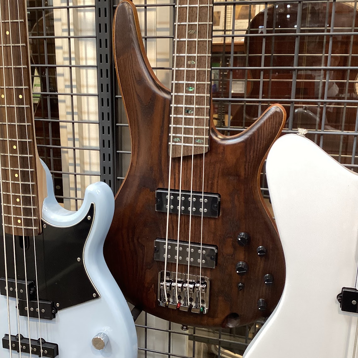 Ibanez SR4AH SUF
ネックも細めなので、小柄な方にもおススメ！