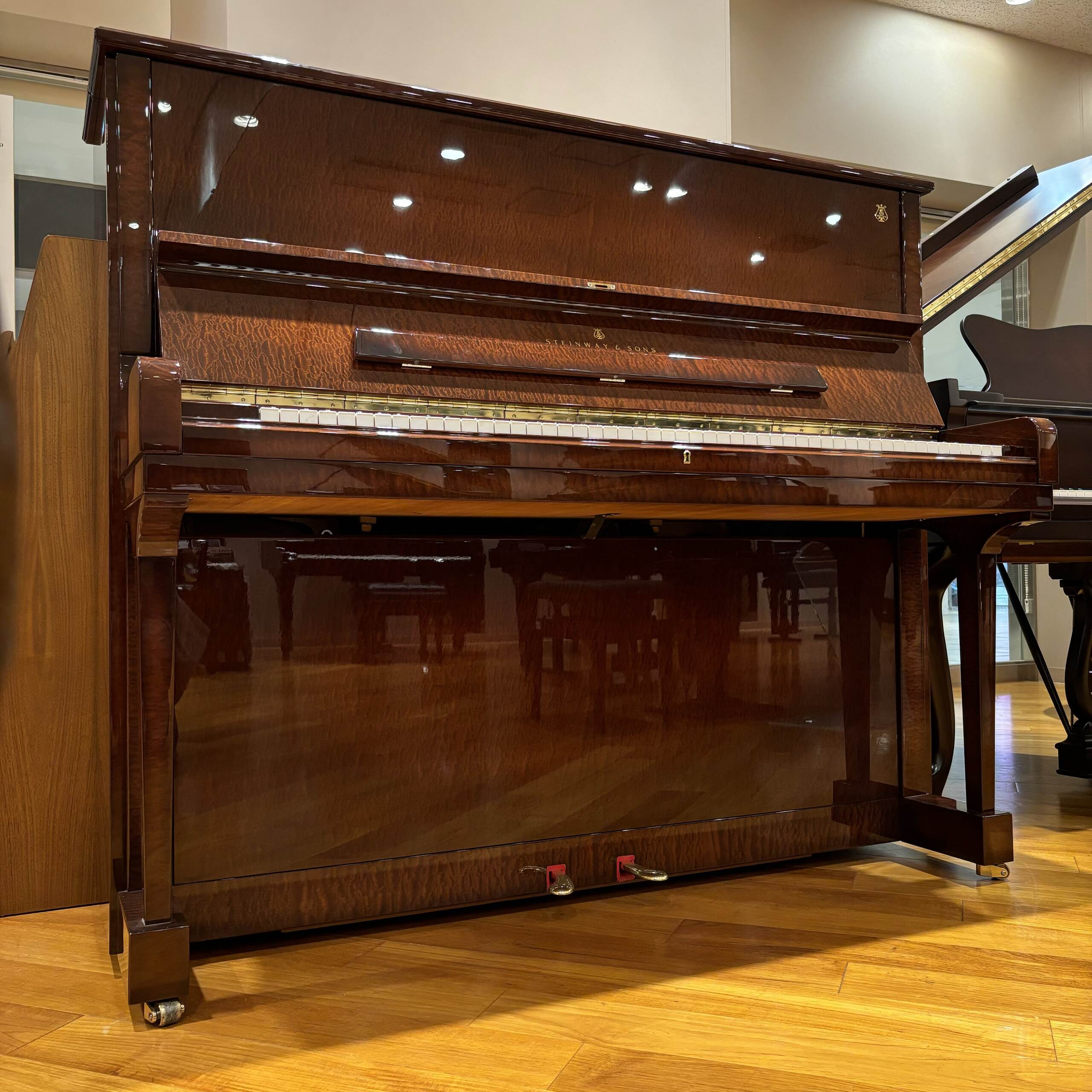 ご成約済み〉【中古アップライトピアノ】STEINWAY＆SONS / K-132 2000