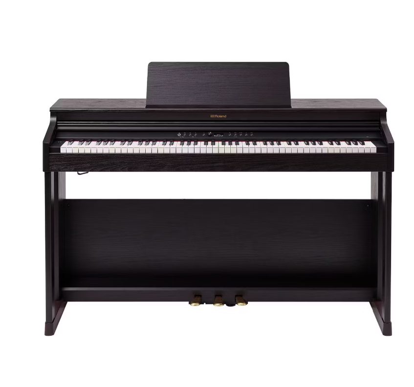 【RP701】　¥132,000(税込)

「PHA-4スタンダード鍵盤（樹脂製）」搭載。音・タッチ・ペダルなど、ピアノの基本性能にこだわりがあるエントリーモデルです。
多彩な楽器の音色、メトロノーム、録音機能、Bluetooth...などの電子楽器ならではの機能が充実している点も魅力的です。

