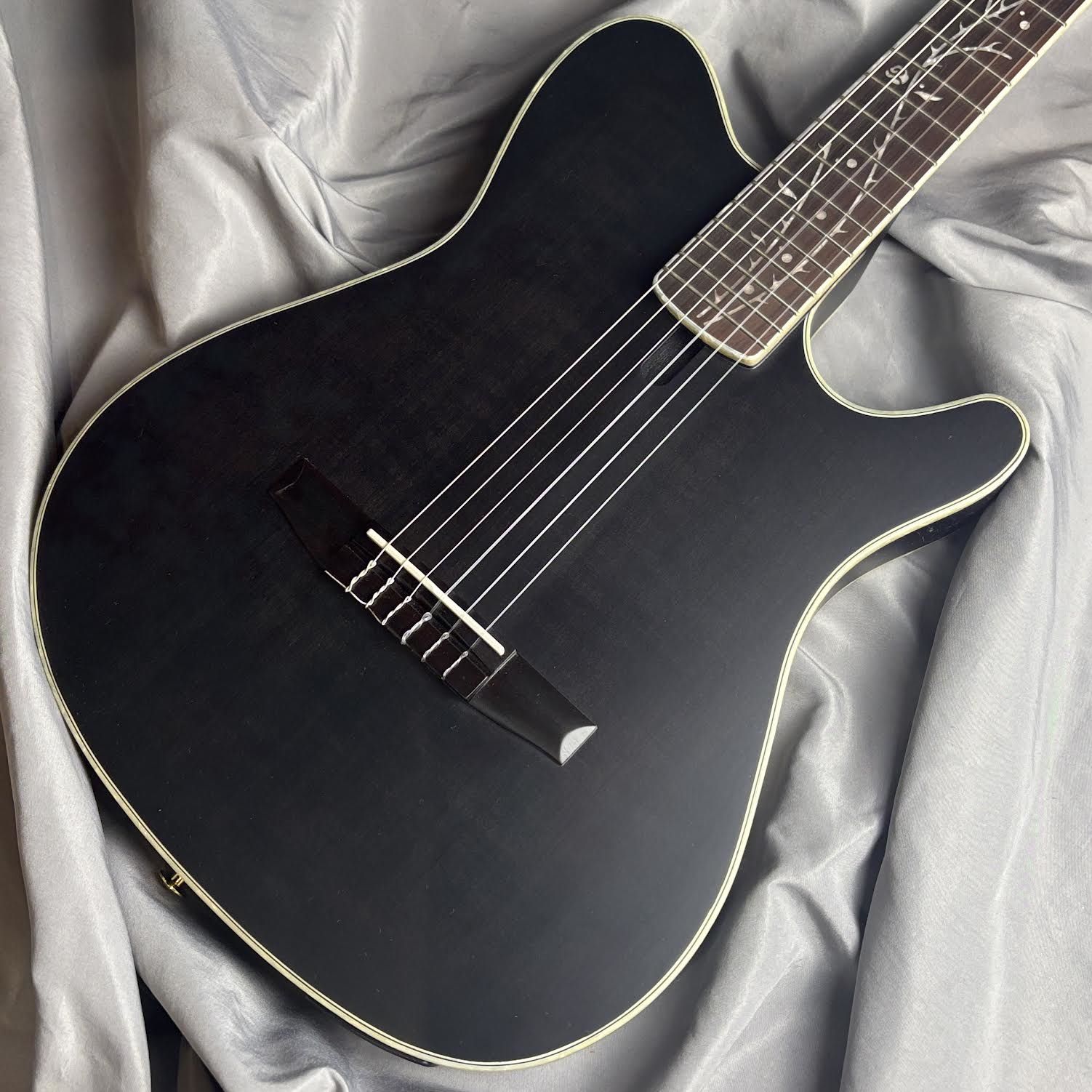 IbanezTOD10N Tin Henson Signature Model