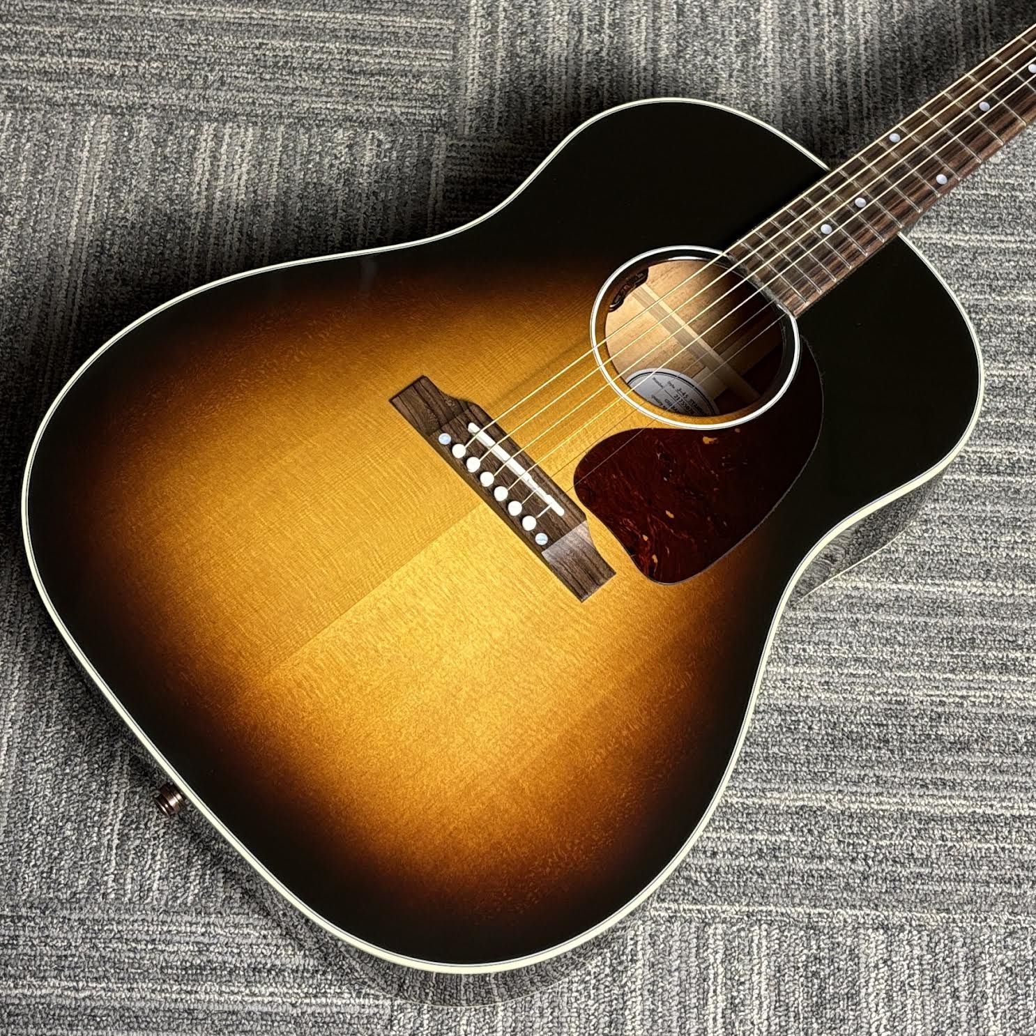 GibsonJ-45 Standard