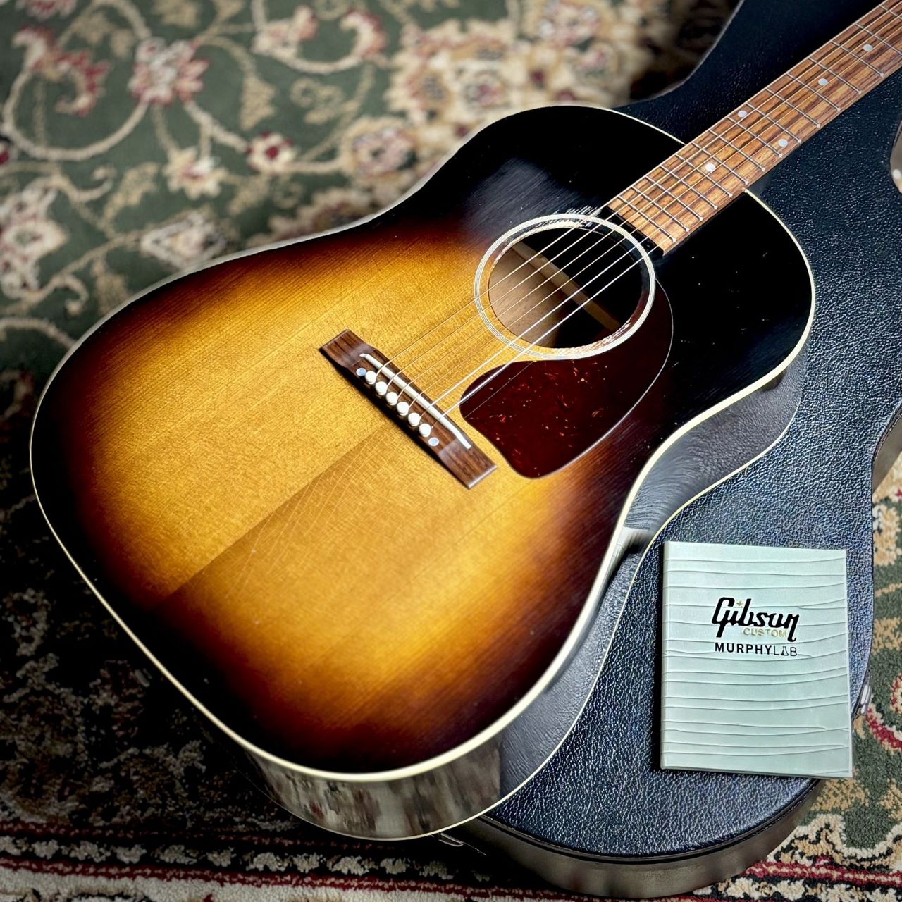 【商談中】Gibson Custom Shop 1942 Banner J-45 Vintage Sunburst Light Aged SN:22804035
￥894,300(税込)