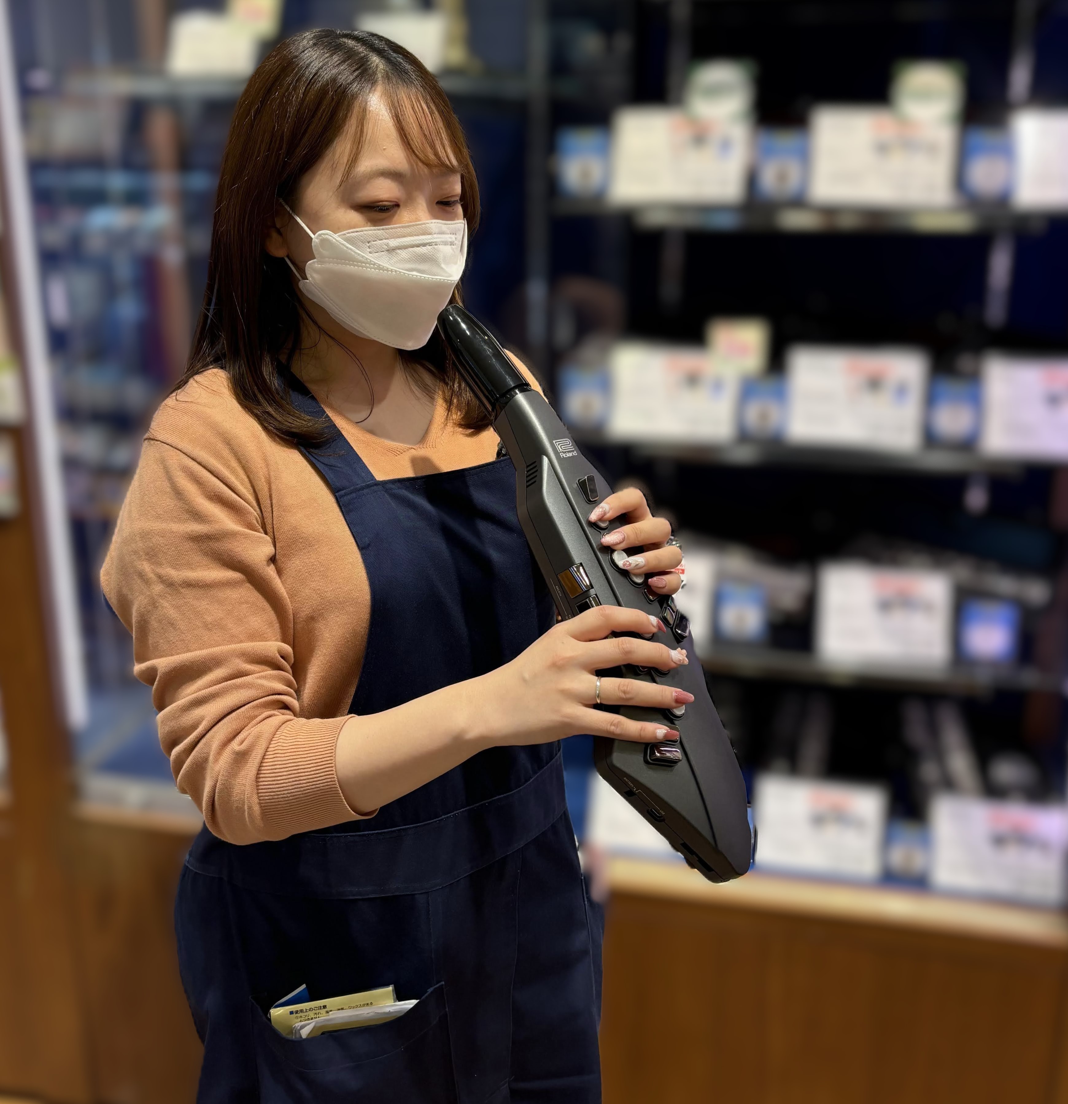 持っている型番：AE-05
軽量・コンパクトなデザインで持ちやすい！
キーの配列はサックスなので楽器経験者もスムーズに演奏できる。