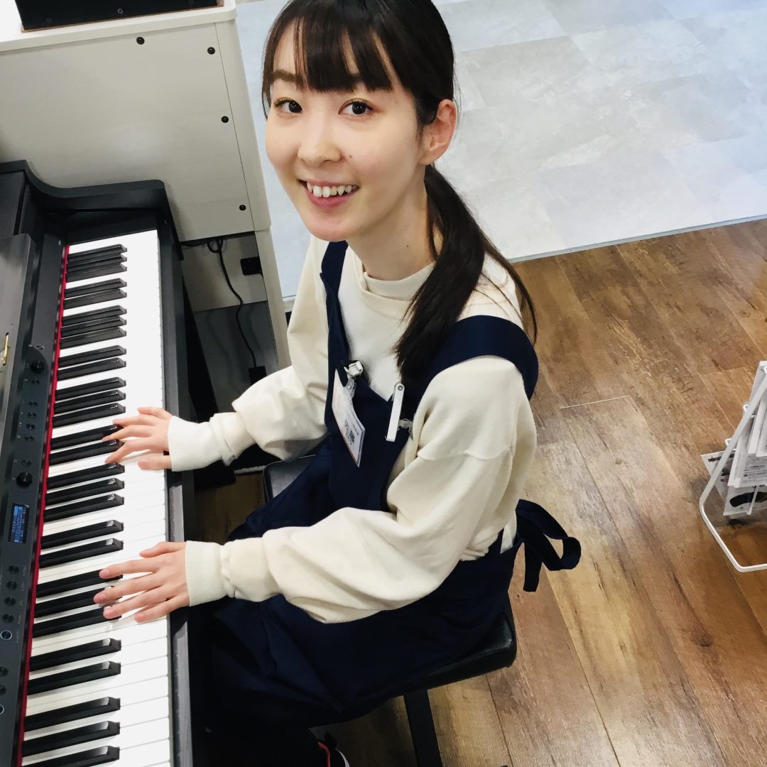 ピアノ担当：佐藤
お気に入りのピアノが見つかるようサポートいたします。
これから始められる方、習われている方、趣味で続けている方！どなたでもお気軽にお声がけください！