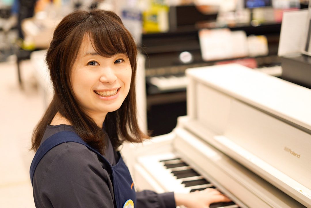 冨田明子(とみだあきこ)

豊川店店長。
4歳よりYAMAHAの幼児コースに通い、エレクトーン・ピアノを学び、YAMAHA認定の演奏グレード・指導グレード取得。
社内資格「ピアノ上級アドバイザー」認定。
