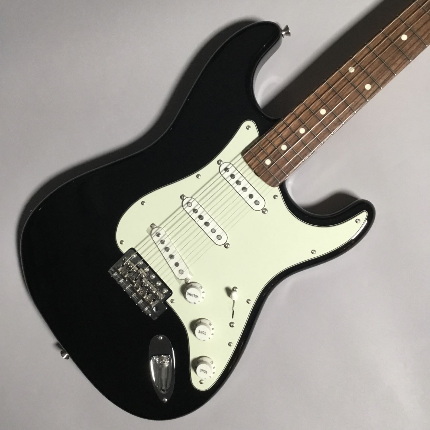 エレキギター【ボディ＆ヘッド打痕ありお値下げ】Made in Japan Traditional 60s Stratocaster Rosewood Fingerboard Black
