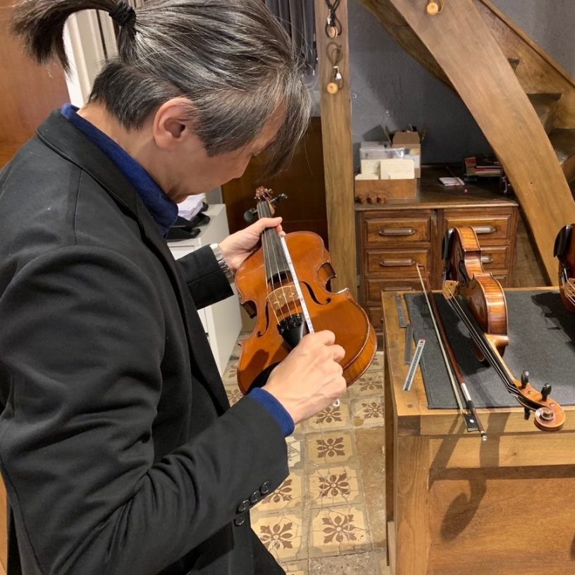 当社専属マイスターが、
弦高・ネックの角度などをチェック！