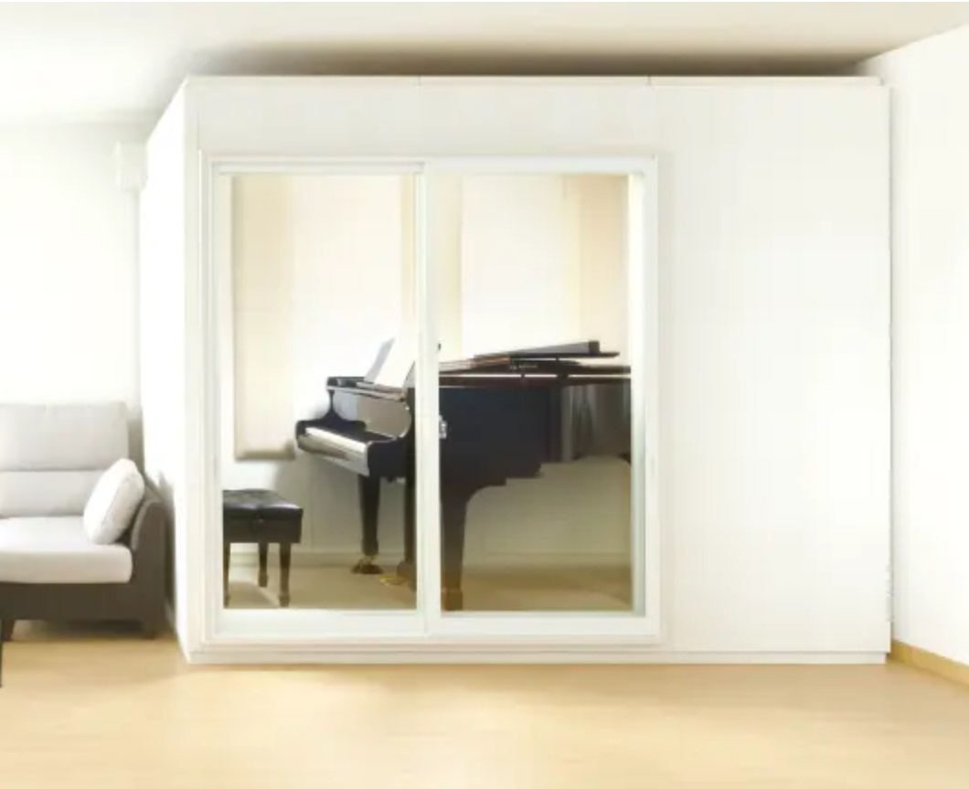 ユニットタイプ（YAMAHA、KAWAI）

今あるお部屋の中に、防音性能を持つ小さなお部屋を入れるというもの。
使用用途に合わせたサイズの選択が可能。
YAMAHAは、0.8畳～4.3畳、遮音性能はDr-35～Dr-40
KAWAIは、0.8畳～10.0畳、遮音性能はDr-30～Dr-40

