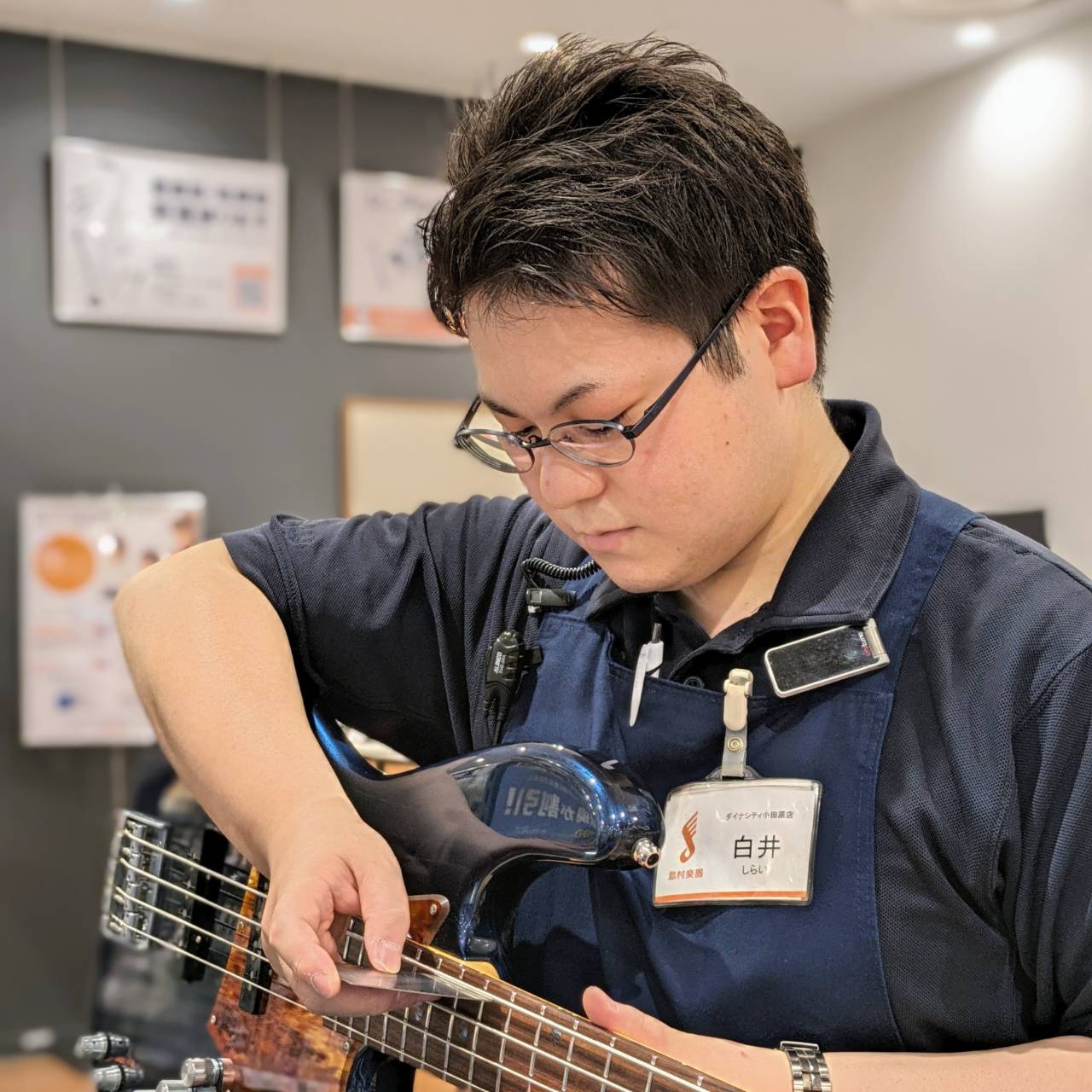 担当　エレキギター エレキベース 　アコースティックギター白井